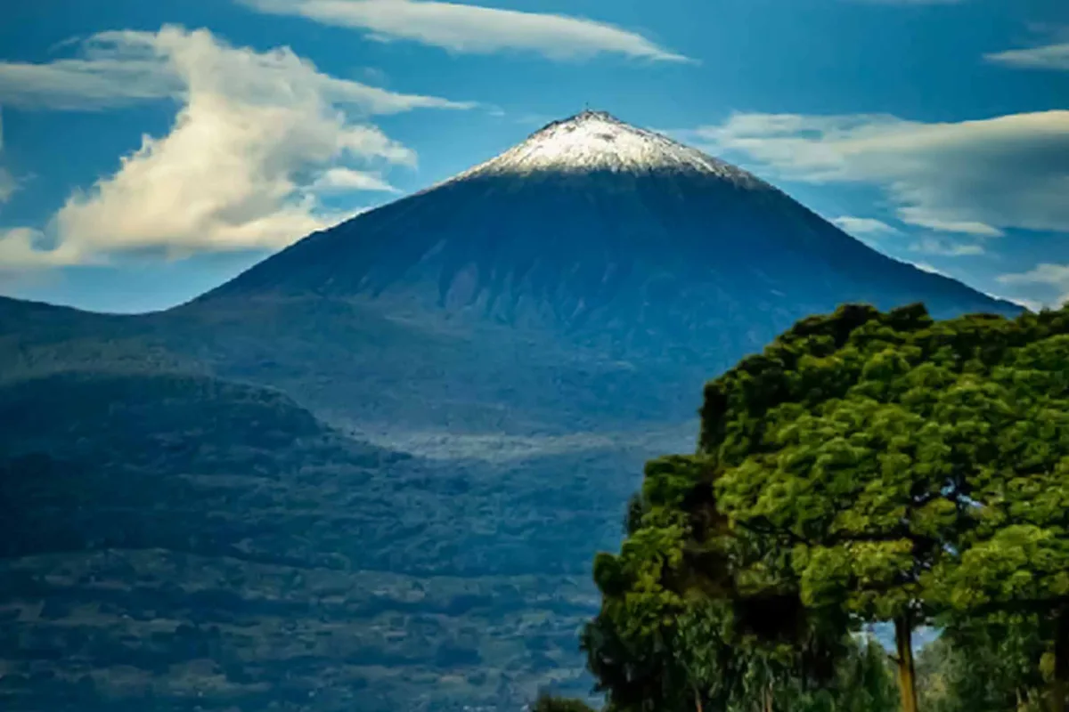nature hiking trails in Rwanda - best places to go trekking and walking