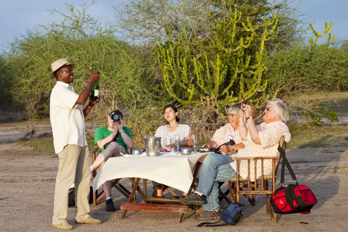 Etiquette of Tipping on Safari: A Comprehensive Guide